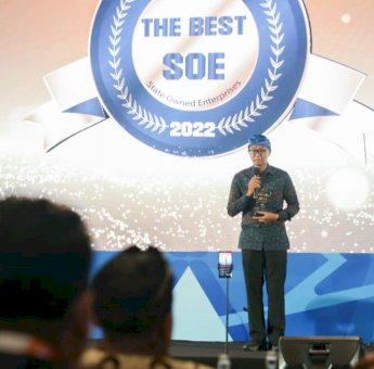 Terapkan Digitalisasi Sistem Layanan Kelistrikan, PLN Terima Penghargaan The Best SOE Award 2022