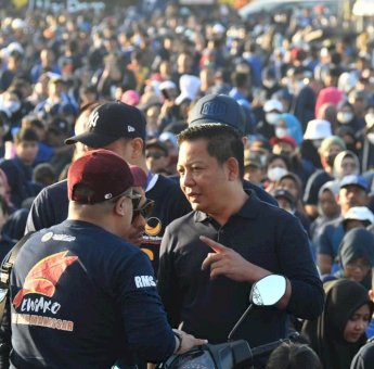 Puluhan Ribu Peserta Ikuti Jalan Sehat Restorasi NasDem Sulsel, RMS Tuai Pujian DPP