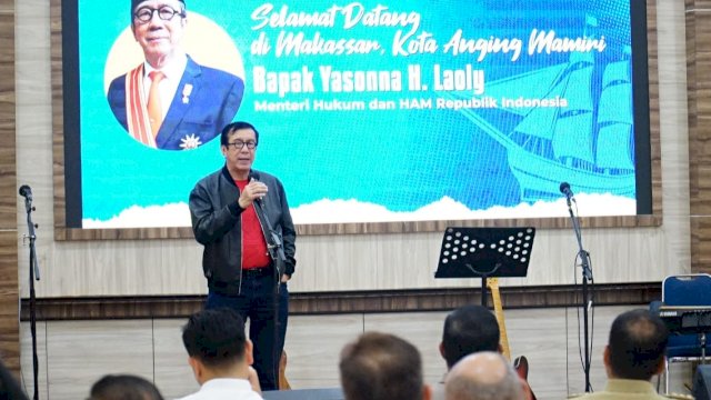 Menkumham Yasonna Laoly saat mengunjungi Kanwil Kemenkumham Sulsel, Selasa (27/9/2022) malam. (Dok. Kanwil Kemenkumham Sulsel)