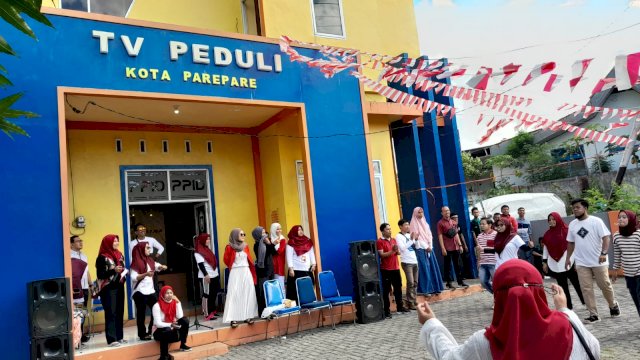 Ketgam: keseruan lomba Semarak HUT RI di Kantor Diskominfo Parepare