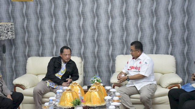 Pj Gubernur Sulbar Akmal Malik Menyambut Kunjungan Menteri dalam Negeri Tito karnavian di bandar Udara Tampa Padang.(Istimewa)