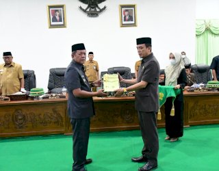 Bupati Soppeng Serahkan Draf Ranperda APBD Perubahan 2022 ke DPRD