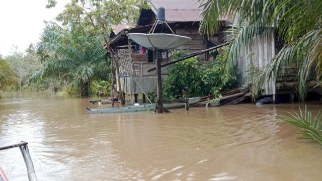 Ket : Banjir di enam desa di Kecamatan Kotabesi Kotim mulai surut.