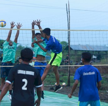 PT Vale Bangun Fasilitas Olahraga Bola Voli di Mahalona Raya