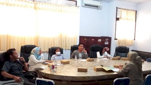 Komisi I DPRD Palopo rapat monitoring dan evaluasi bersama Disdukcapil, Senin (27/6/2022) siang.