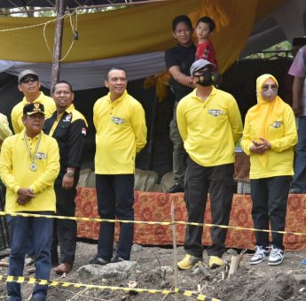 Pesta Panen Masyarakat Lamogo, Bupati Soppeng dan Rombongan Kompak Kenakan Baju Warna Kuning