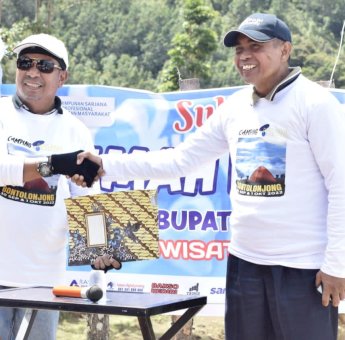 Persakmi Jeneponto Dilantik di Atas Ketinggian 1800 MDPL Puncak Agrowisata Bontolojong