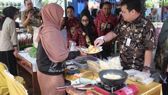 Pemkab Gowa akan melaksanakan Bazar Pangan Murah di beberapa lokasi di Kabupaten Gowa dalam rangka membantu masyarakat mendapatkan kebutuhan bahan pokok dengan harga terjangkau. (Dok. Humas Gowa)