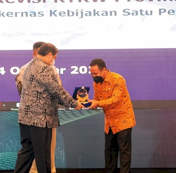 Andi Sudirman Raih Penghargaan Nasional dari Menko Perekonomian RI