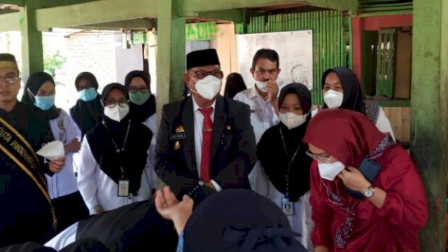 Wabup Soppeng, Lutfi Halide melakukan kunjungan lapangan dalam rangka menekan angka stunting di Kabupaten Soppeng, Rabu 5 Oktober 2022. (ist)