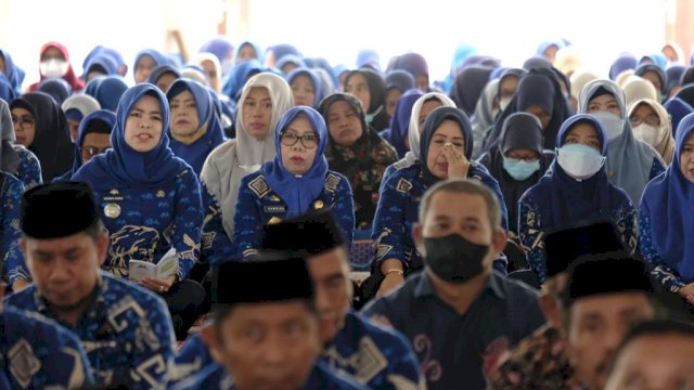 Suasana dzikir dan doa bersama yang digelar masyarakat dan ASN Pemkab Gowa di Masjid Agung Syekh Yusuf, Jumat (07/10/2022). (Dok. Humas Gowa)