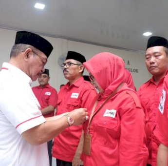 Lantik 2 Ketua PMI Kecamatan, Wabup Gowa Minta Pengurus Bermitra dengan Pemerintah