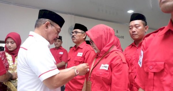 Lantik 2 Ketua PMI Kecamatan, Wabup Gowa Minta Pengurus Bermitra dengan Pemerintah