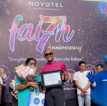 Peringatan Anniversary ke-7 Tahun, Novotel Makassar Beri Penghargaan ke Guru Honorer di Pelosok