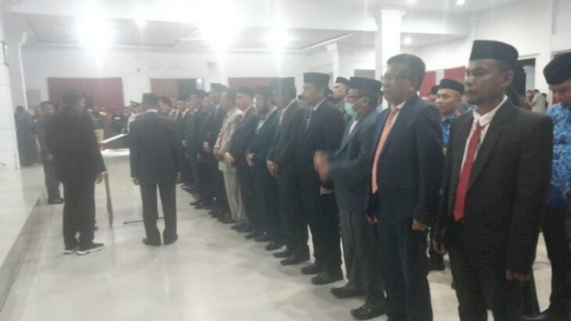 Bupati Muna LM Rusman Emba Saat melantik Pejabat lingkup Pemerintah Kabupaten Muna. (FOTO. Rustam/Republiknews.Co.Id)