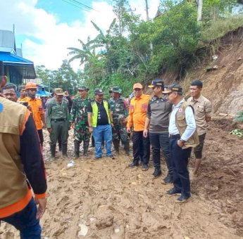 Gubernur Andi Sudirman Turunkan Tim BPBD dan Dinsos Sulsel Bantu Pencarian Korban Longsor di Jeneponto
