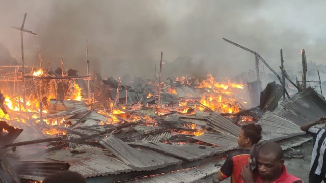 Lokasi Pasar Dolog Agats, Kabupaten Asmat, Provinsi Papua ludes dilalap Api, Minggu (16/10/2022). (Istimewa)