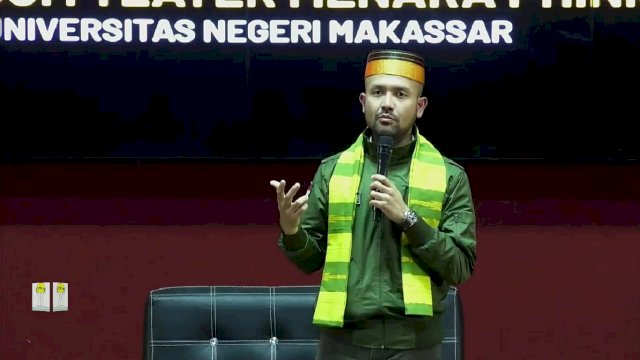 Wakil Ketua Umum BPP HIPMI Akbar Himawan Buchari, saat memberikan kuliah umum bertajuk "Punya Usaha Sejak Mahasiswa?, Yes, We Are The Great Entrepreneur", di Ballroom Teater, Menara Phinisi UNM Makassar, Senin (17/10/2022). (Dok. HIPMI Akbar TV)