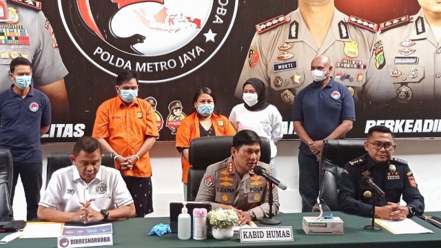 Polda Metro Jaya bersama Bea Cukai Bandara Soekarno Hatta, melakulan Konferensi Pers terkait kasus narkoba jenis Kokain, Rabu (19/10/2022). (Foto: Wahyu Widodo/Republiknews.co.id)
