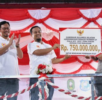 Gubernur Andi Sudirman Berikan Bonus Rp 750 Juta untuk PSM Makassar