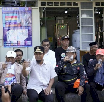 Bisa Nikmati Air Minum Layak dan Aman, Warga Pulau Persatuan di Sinjai: Terima Kasih Gubernur Andi Sudirman