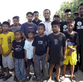 Bahagianya Warga Pulau Persatuan di Sinjai Dikunjungi Gubernur Andi Sudirman