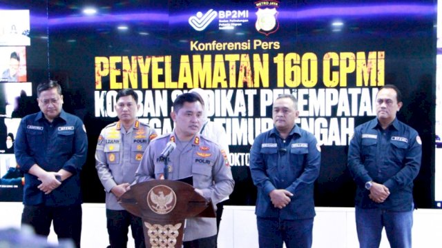 Kapolda Metro Jaya, Irjen Pol Fadil Imran Memimpin Konferensi Pers Terkait Kasus Imigran Ilegal. (Ist)