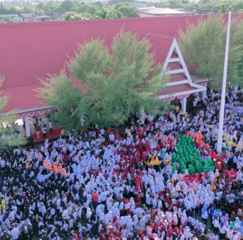 Gubernur Andi Sudirman Jalan Santai Anti Mager bersama Ribuan Warga Jeneponto
