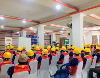 Gandeng Balai Jasa Kontruksi, Dinas PUPR Luwu Timur Gelar Pembekalan Tenaga Kerja