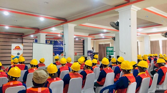 117 pekerja bangunan di Luwu Timur mengikuti pembekalan tenaga kerja kontruksi.
