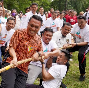 Gebyar Olahraga Tradisional HUT ke-353 Sulsel, Gubernur Menang Tarik Tambang