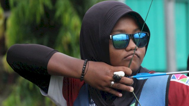 Salah satu Atlet Panahan Kabupaten Soppeng meraih medali emas pada Porprov Sulsel 2022. (istimewa)
