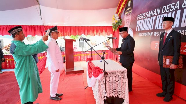 Pelantikan Penjabat Kepala Desa dan peresmian Desa Arolipu.