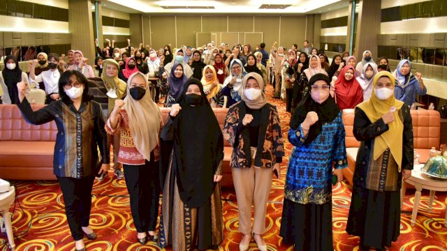 Ketua Dekranasda Sulsel Naoemi Octarina, saat menghadiri Pelatihan Vocational, Kamis (27/10/2022). (Istimewa)