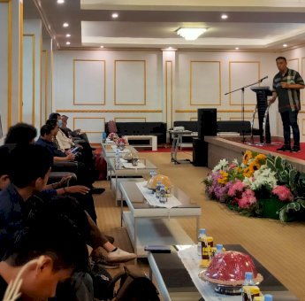 Jadi Pemateri Kuliah Umum di UNM, Deng Ical Ceritakan Kisahnya Selesaikan Study S-1 Hampir 8 Tahun