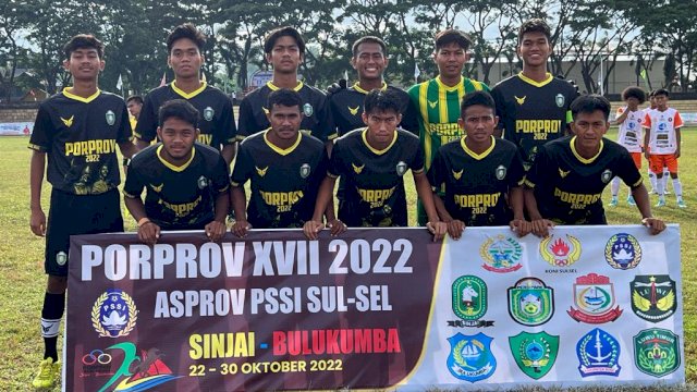 Ket : Tim Sepak Bola Parepare menang 2-0 lawan Makassar (Humas KONI Parepare)