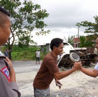 Singgah Pantau dan Bantu Evakuasi Kecelakaan Truk, Warga Jeneponto: Terima Kasih Pak Gubernur