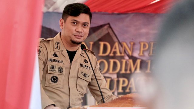 Bupati Gowa Adnan Purichta Ichsan, dinobatkan sebagai pemimpin daerah di Indonesia yang terpopuler di media digital pada penghargaan AHI 2022. (Dok. Humas Gowa)