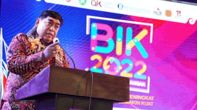 Sekda Sulsel Abdul Hayat Gani, memberikan sambutan saat event Bulan Inklusi Keuangan (BIK) 2022, yang diselenggarakan di Kota Parepare, Sabtu (29/10/2022). (Istimewa)