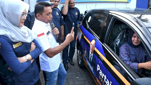 Suasana penyerahan hadiah Jalan Sehat Restorasi NasDem Sulsel di Kantor DPD NasDem Makassar, Jalan AP Pettarani, Makassar, Sabtu (1/10/2022). (Foto: Istimewa)