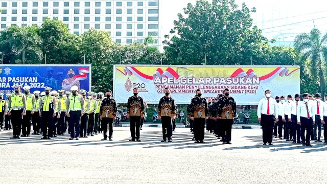 Ket : Apel Gelar Pasukan Parliamentary Speakers Summit (P20) di lapangan presisi polda metro jaya , selasa (4/10) (foto : wahyu widodo/republiknews.co.id)