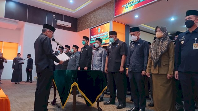 Ket : Wali Kota Parepare, Taufan Pawe saat melantik Pejabat administrator dan Pejabat Pengawas lingkup Pemkot Parepare. (Foto : Mulyadi Ma'ruf / Republiknews.co.id)