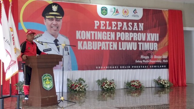 Bupati Luwu Timur, Budiman berikan sambutan saat pelepasan kontingen Porprov XVII Luwu Timur.