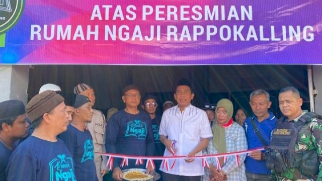 Ketua DPRD Makassar, Rudianto Lallo saat meresmikan Rumah Ngaji Rappokalling, Minggu (28/8/2022). (Foto: Istimewa)