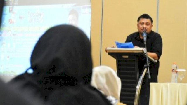 Anggota DPRD Makassar, Arifin Dg Kulle saat menyosialisasikan Perda Nomor 15 Tahun 2009 di Hotel Khas Makassar, Kamis (8/9/2022). (Foto: Istimewa)