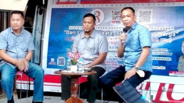 Kabag Umum DPRD Makassar, Muhajir saat memberikan penjelasan dalam diskusi program kemitraan di Lorong Wisata Somerset, Kelurahan Borong, Manggala, Sabtu (24/9/2022). (Foto: Istimewa)