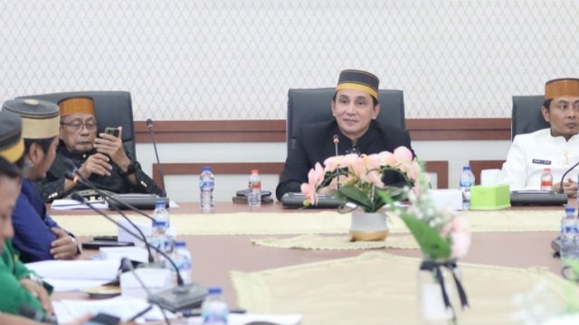 Suasana rapat Bapemperda DPRD Sulsel bersama Biro Hukum Setda Provinsi Sulsel, Rabu (19/10/2022). (Foto: Istimewa)