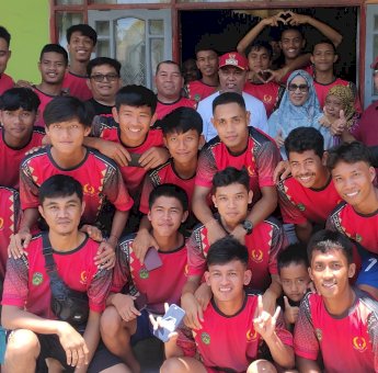 Kunjungi Pemondokan Cabor Sepakbola Porprov XVII, Bupati Luwu Timur Ingatkan Jaga Kesehatan