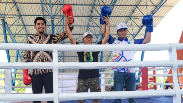 Rombongan Komisi E DPRD Sulawesi Selatan saat meninjau kesiapan Kabupaten Sinjai menjadi tuan rumah Porprov Sulsel XVII, Jumat (21/10/2022). (Foto: Istimewa)