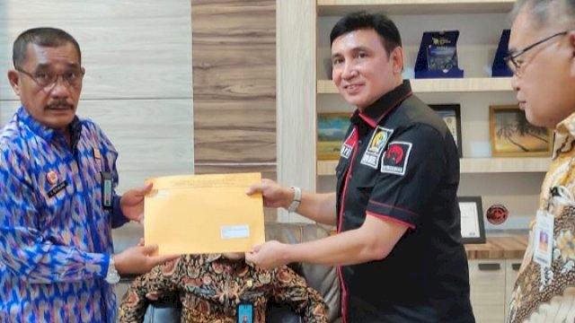 Bapemperda DPRD Sulsel saat berkunjung ke Kanwil Kemenkumham Sulsel dalam rangka penyatuan pendapat dalam pembentukan Ranperda, Kamis (11/8/2022). (Foto: Istimewa)